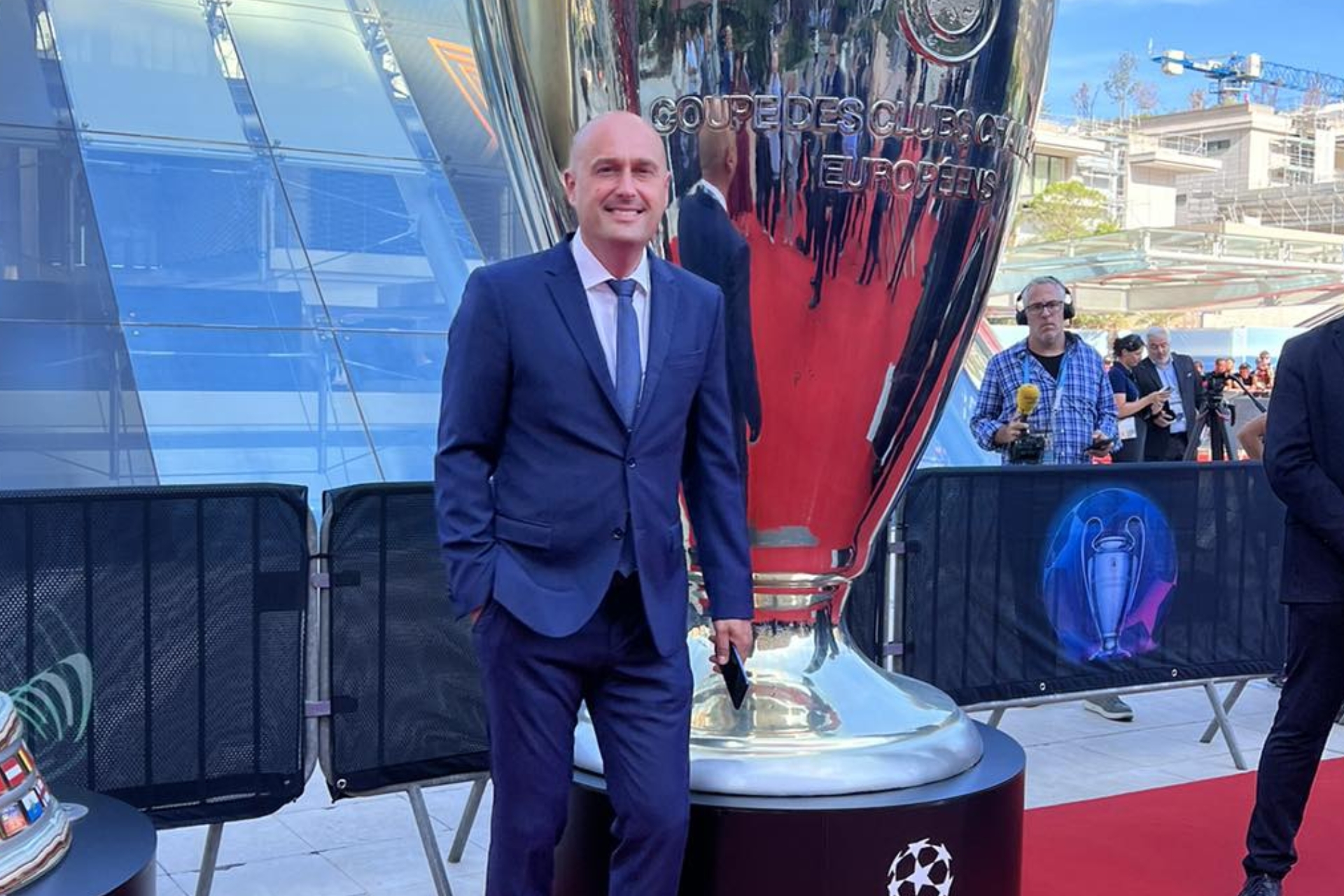 Novinar TV Nove Me u Glasa kom Elitom Za UEFA Izbor Najboljeg Novinar TV Nove Me u Glasa kom Elitom Za UEFA Izbor Najboljeg